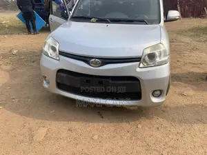 Toyota Sienta 1.5 FWD 2014 Silver