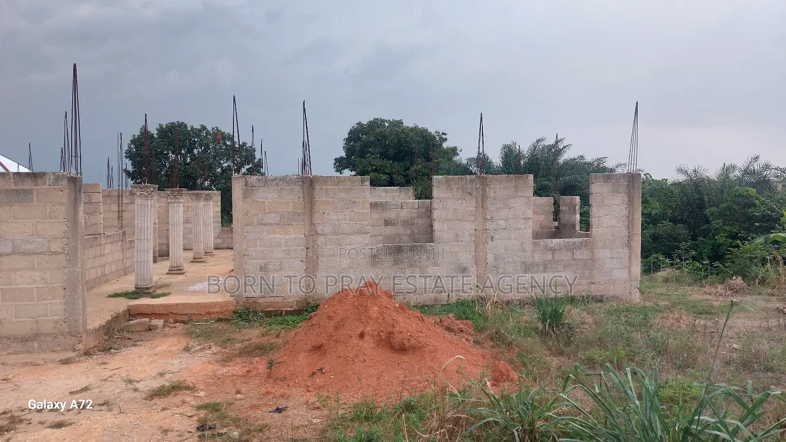 7bdrm Apartment in Born To Pray Estate, Ejisu-Juaben Municipal for sale