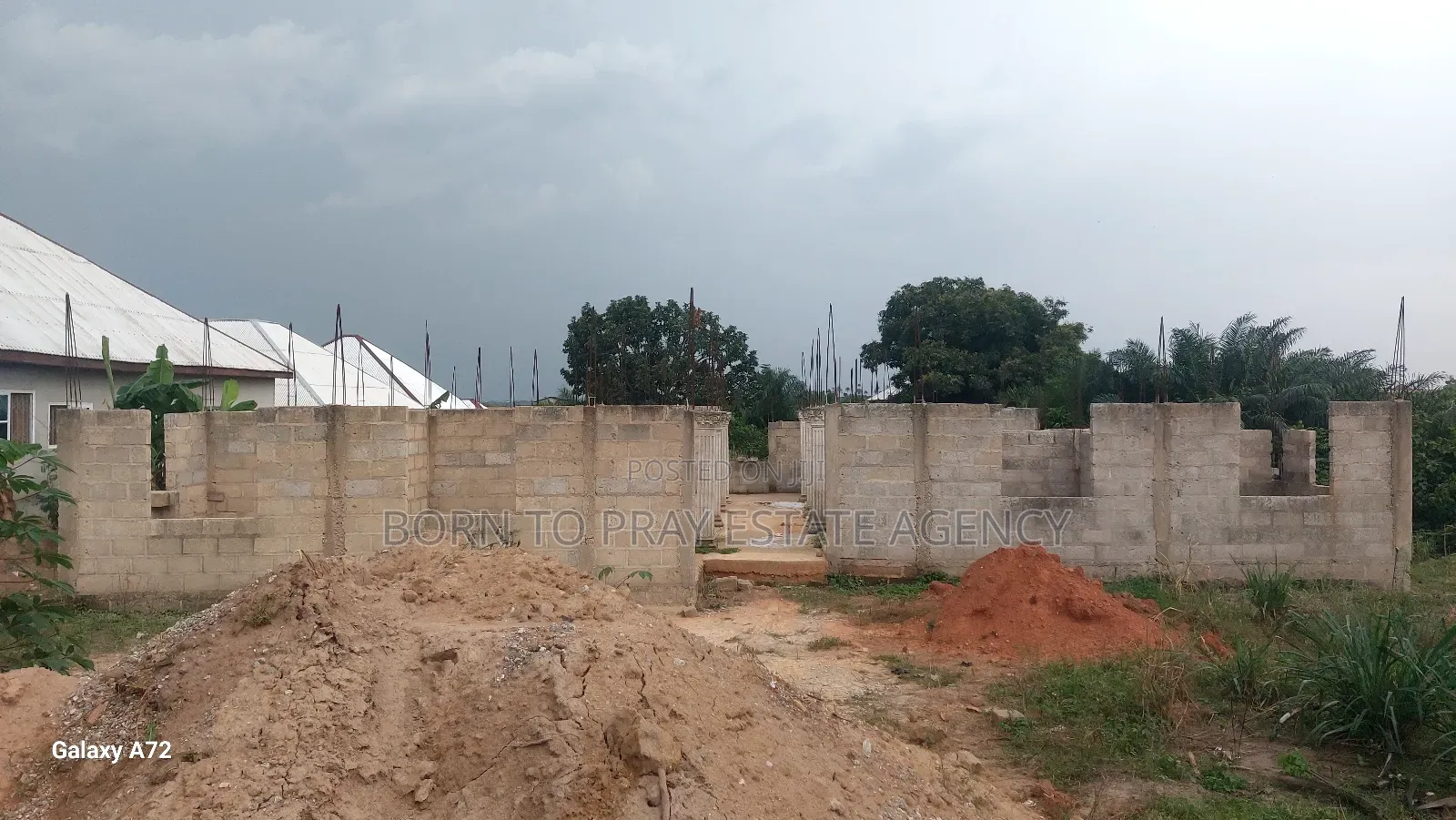 7bdrm Apartment in Born To Pray Estate, Ejisu-Juaben Municipal for sale