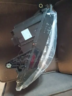 2016 Mercedes Benz C300 Headlight - Rh