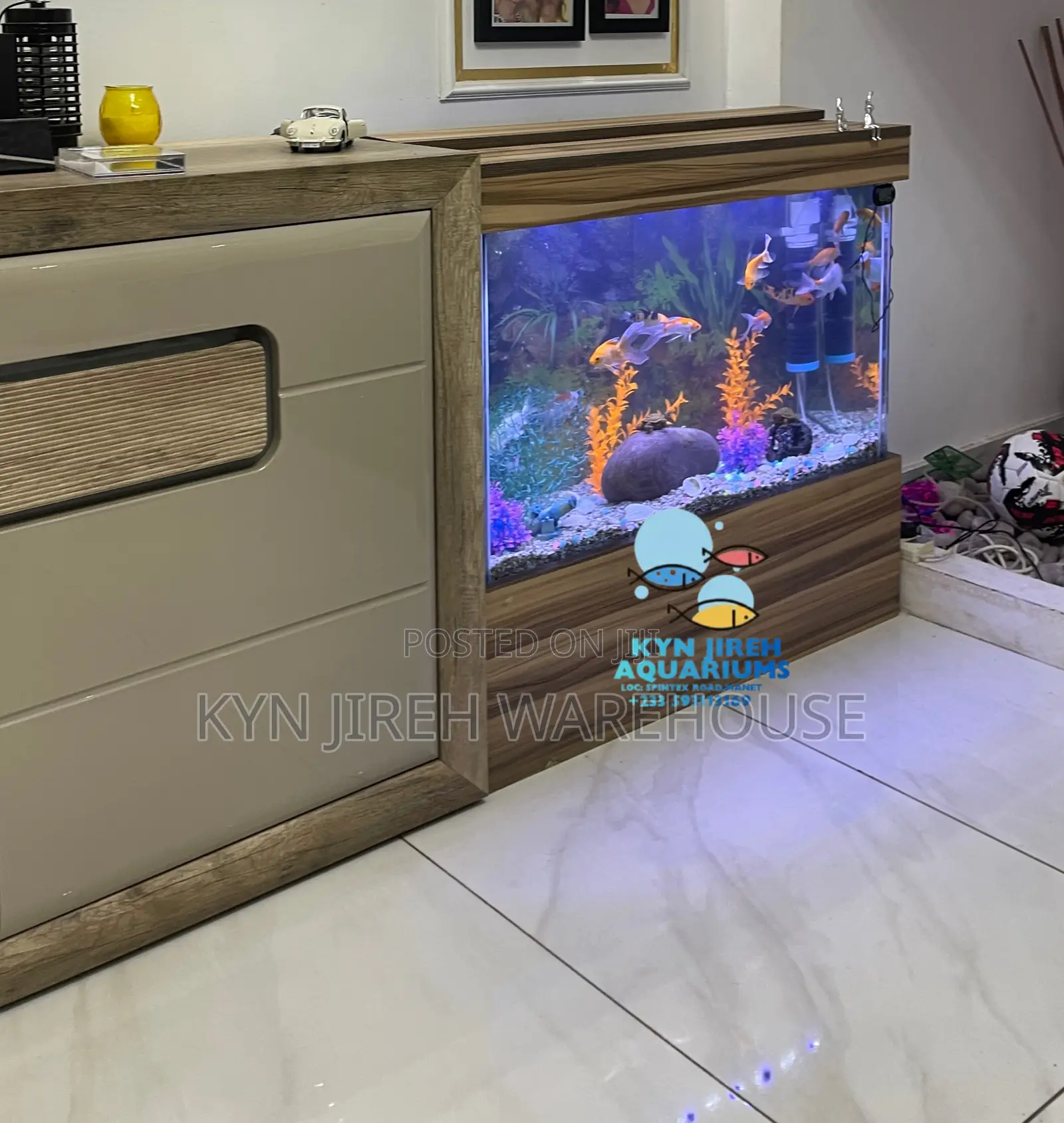Turkish Aquarium With 15 Live Fishes