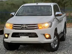 Toyota Hilux 2019 White
