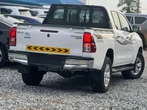 Toyota Hilux 2019 White