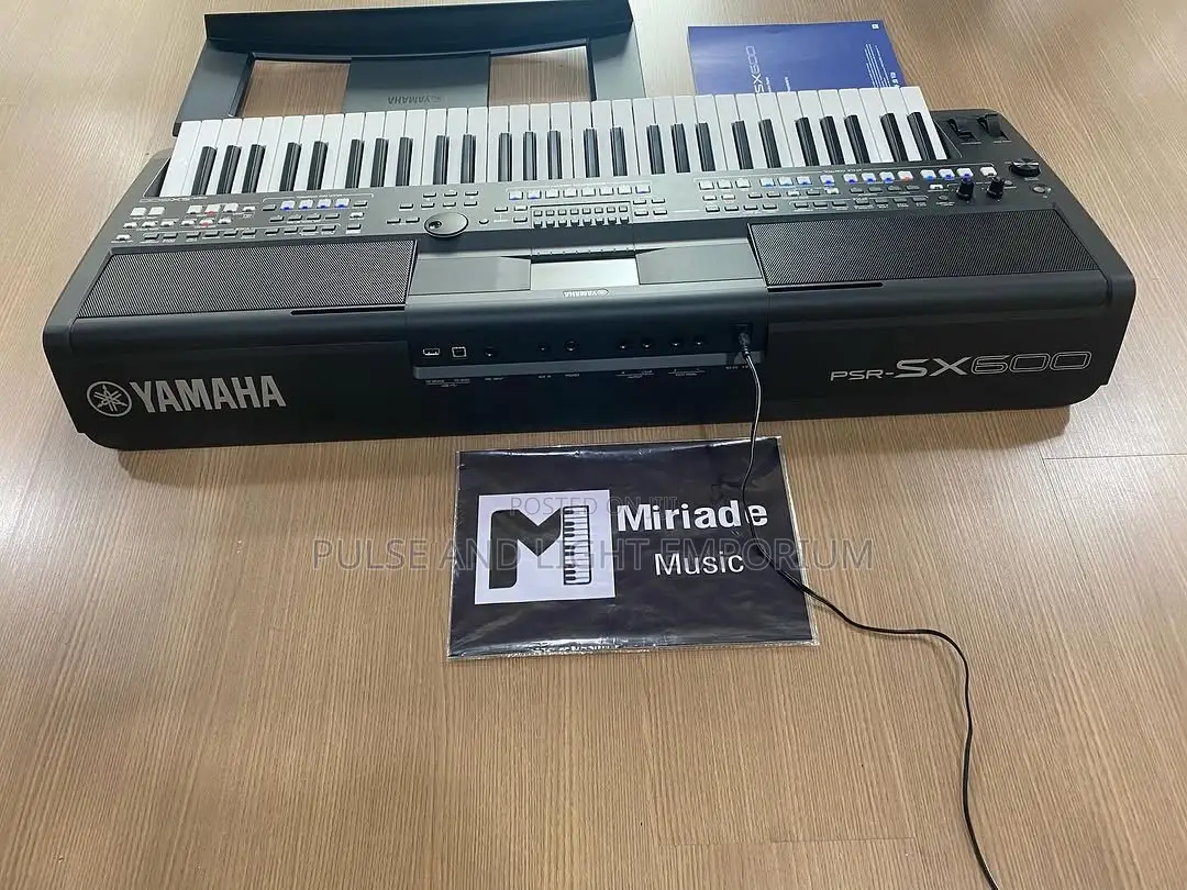 Yamaha PSR-Sx600 61-Key Arranger Workstation Keyboard