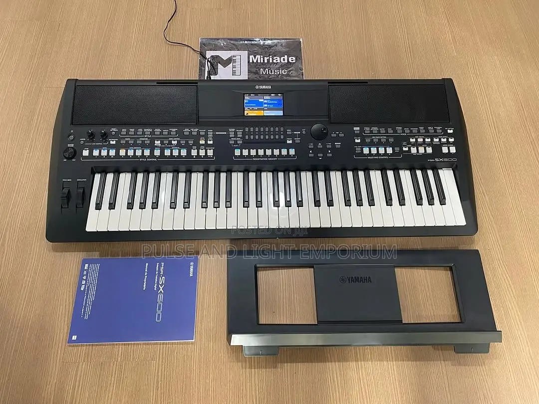 Yamaha PSR-Sx600 61-Key Arranger Workstation Keyboard