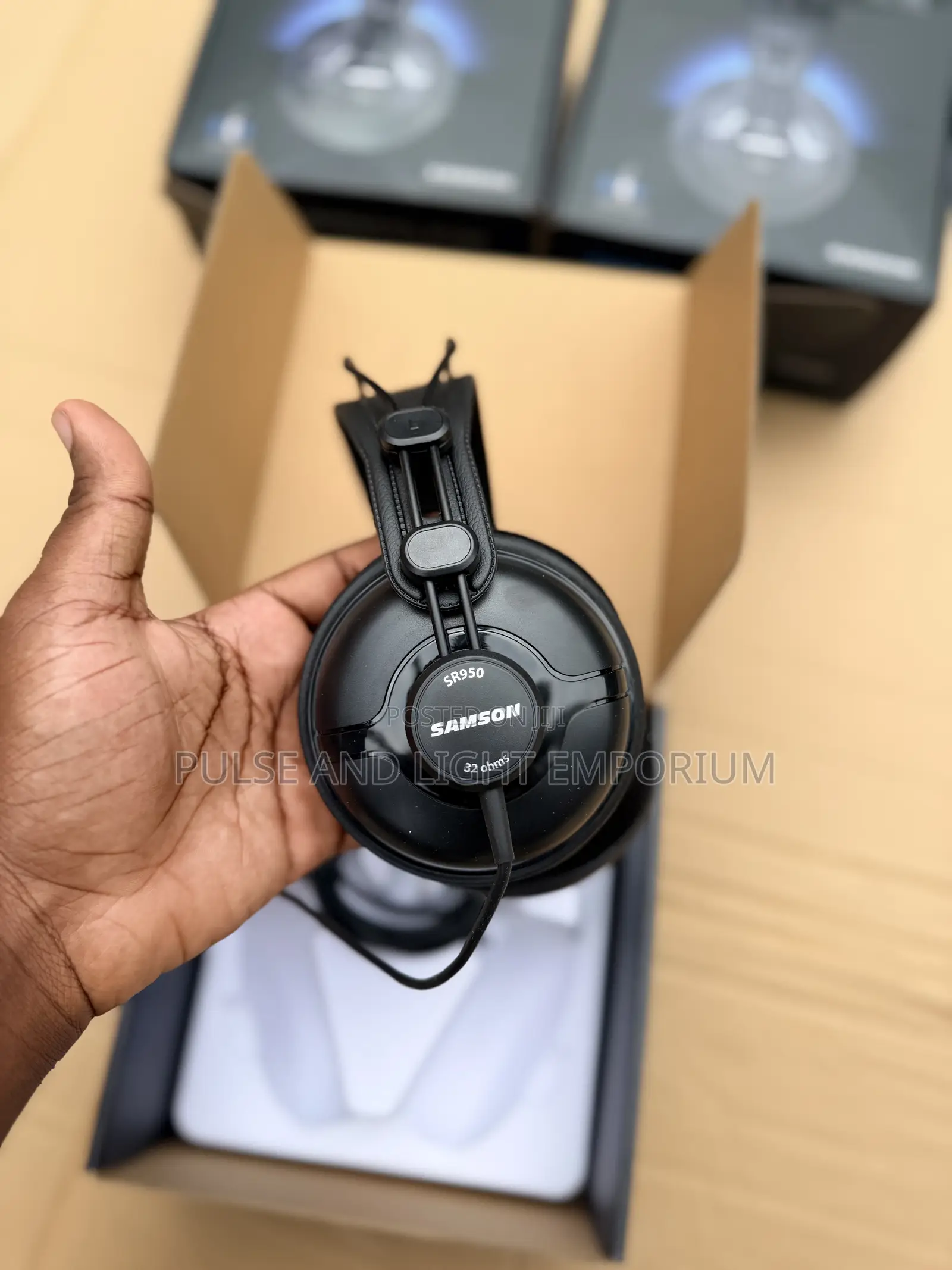 Samson Sr950 Professional, Closed-Back Studio Reference Headphones