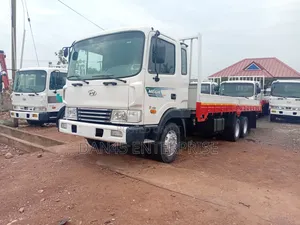 Hyundia 5 Tons ( Double Axis)