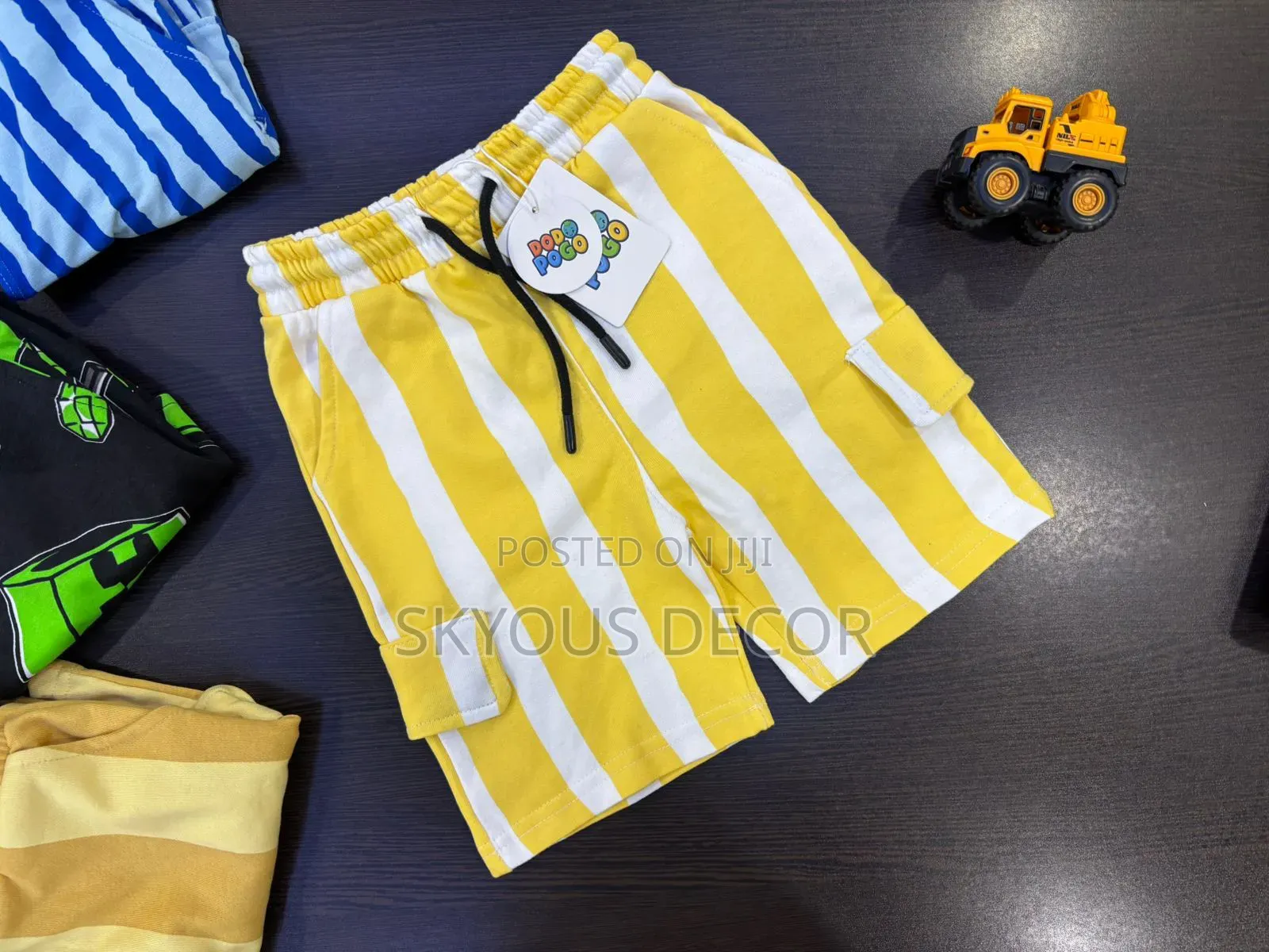 Car Design Shorts Side Pocket With Yellow and White Lines O N.