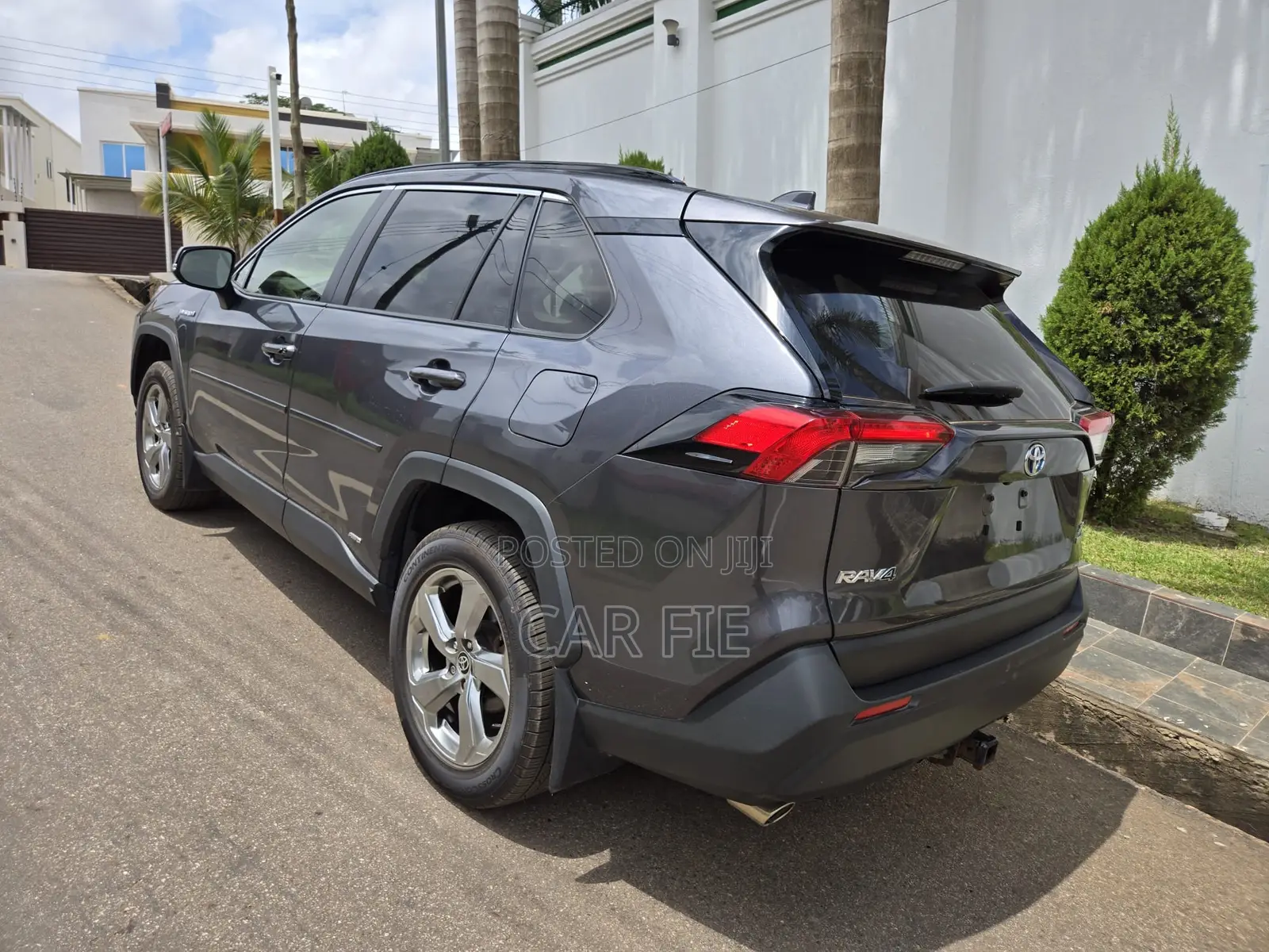 Toyota RAV4 XLE 2022 Gray