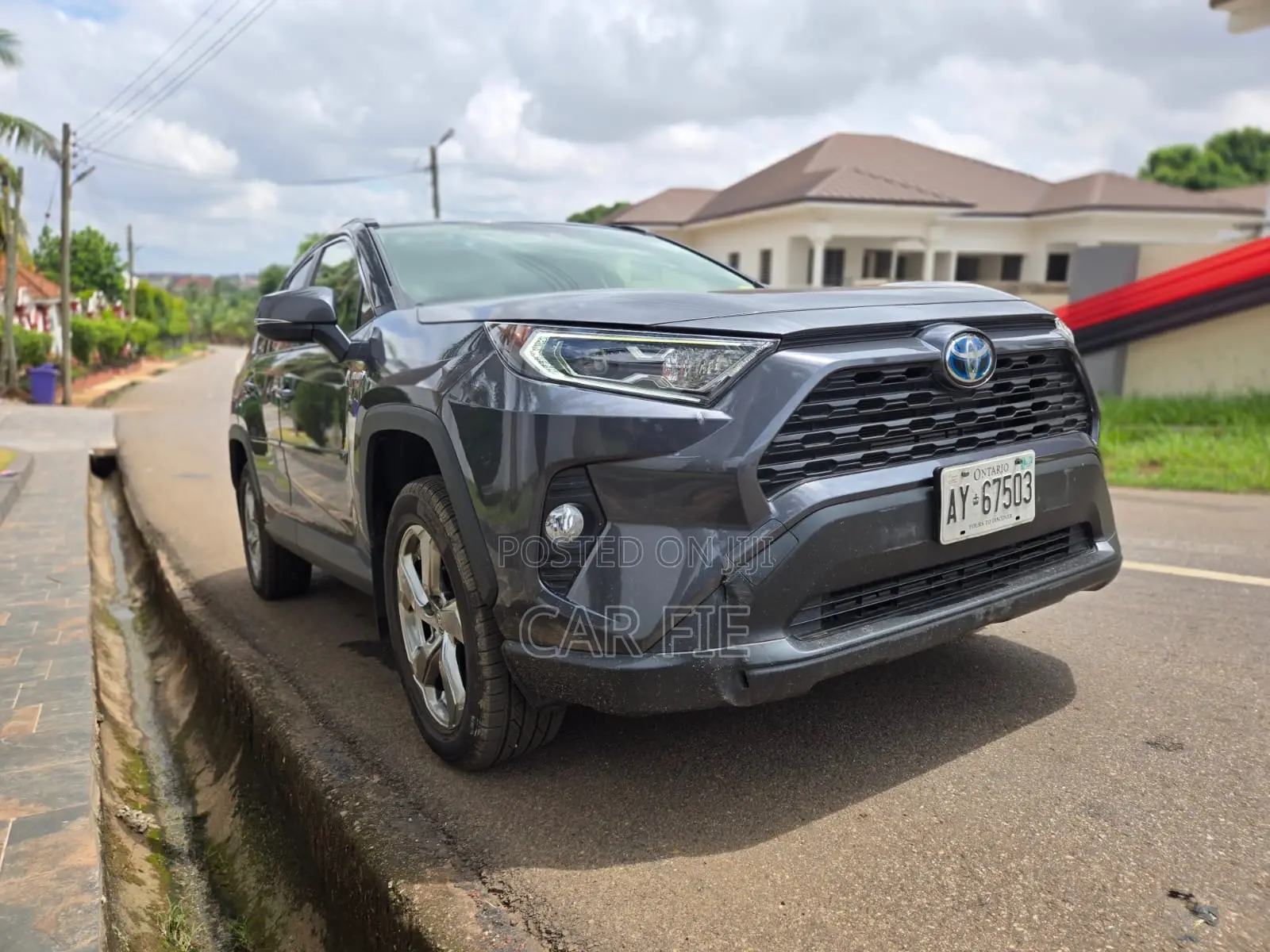 Toyota RAV4 XLE 2022 Gray