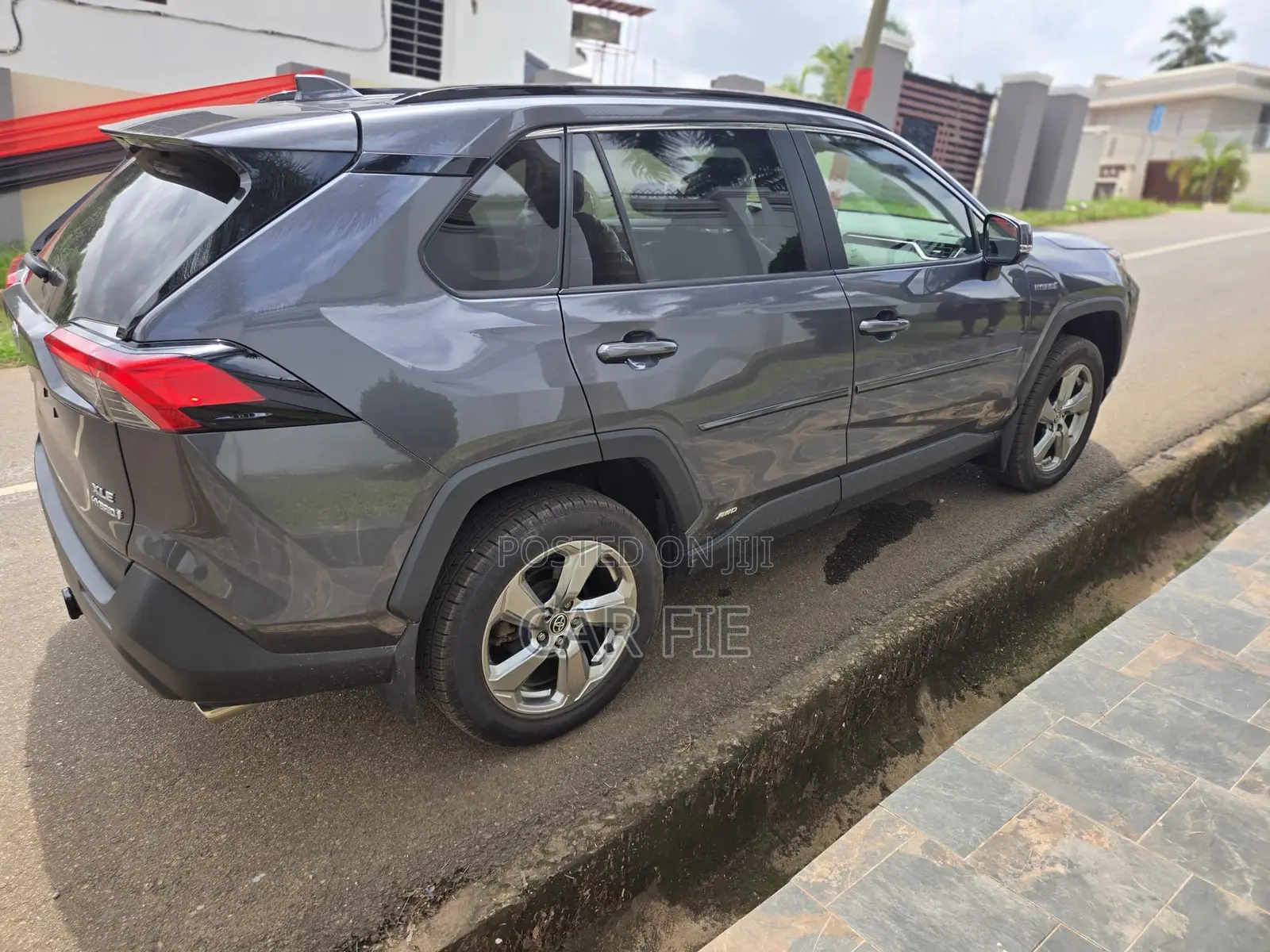 Toyota RAV4 XLE 2022 Gray