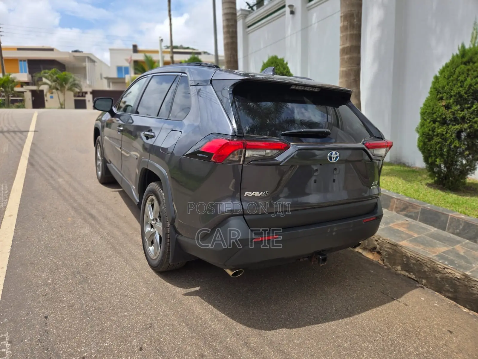 Toyota RAV4 XLE 2022 Gray