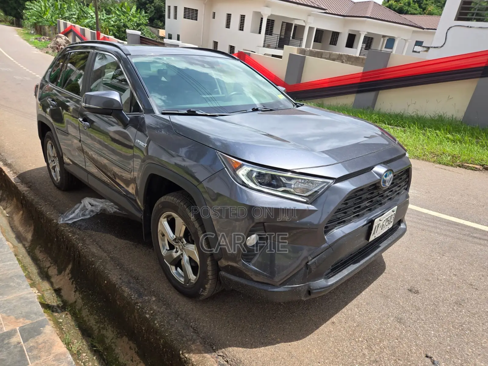 Toyota RAV4 XLE 2022 Gray