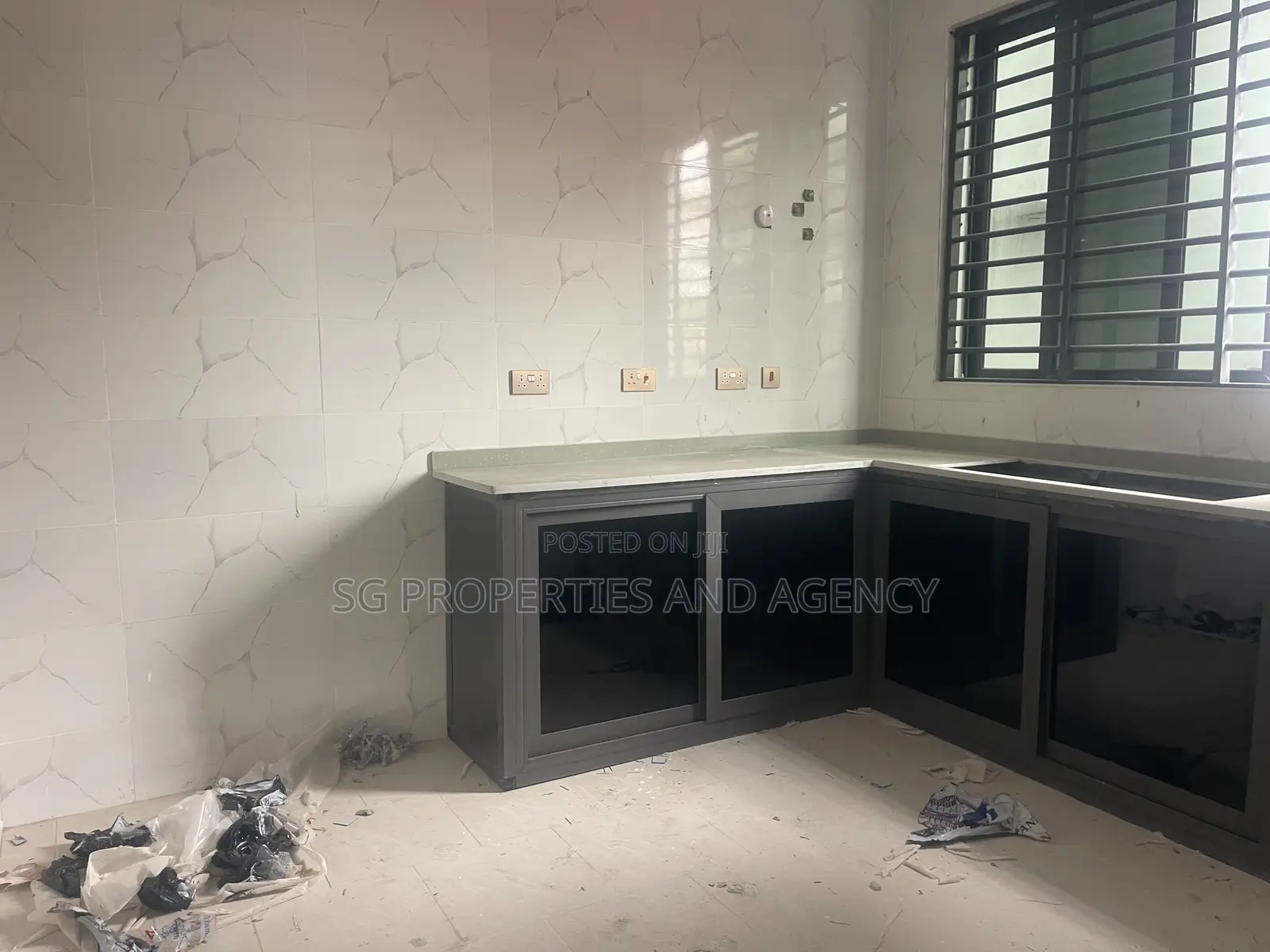3bdrm Apartment in Batsonaa, Baatsona Total for rent