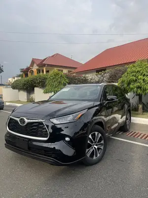Toyota Highlander XLE 2022 Black