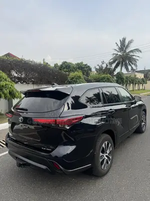 Toyota Highlander XLE 2022 Black