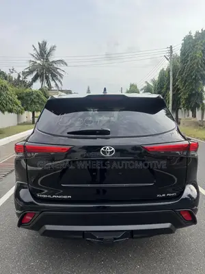 Toyota Highlander XLE 2022 Black