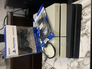 Playstation 4 Standard With 10 Two Controllers (Jailbreak)