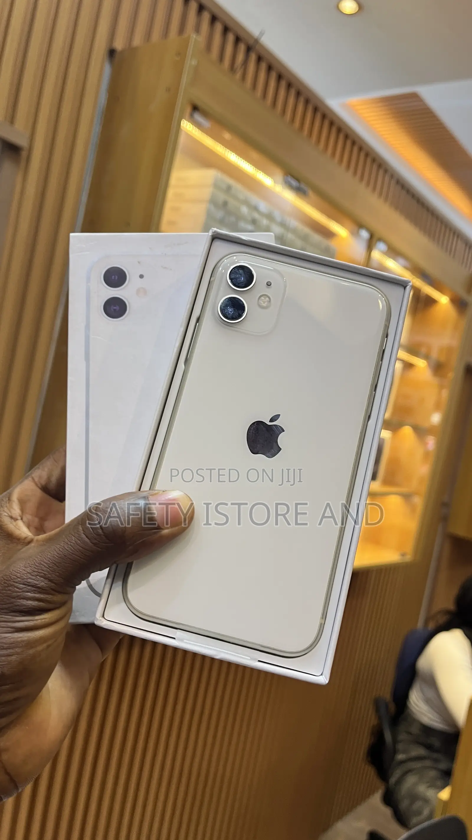 New Apple iPhone 11 64 GB Silver