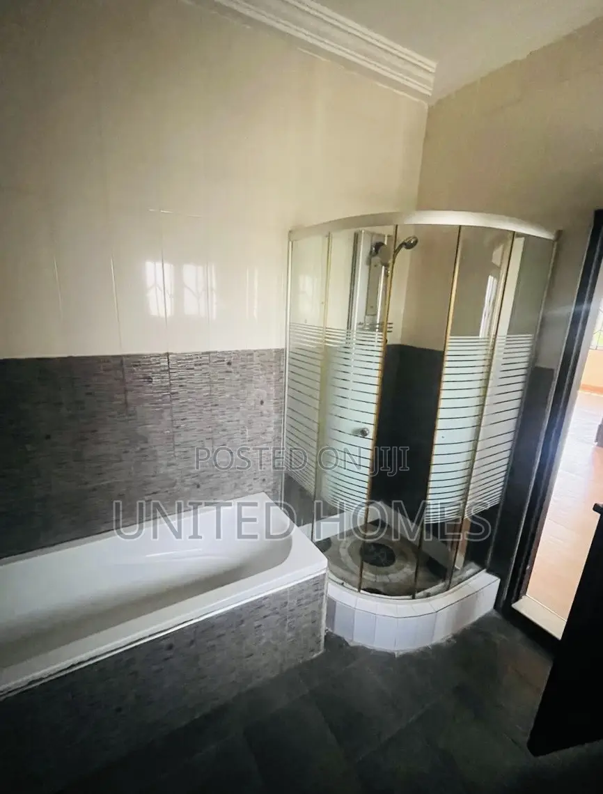 6bdrm House in Airport Residential Area for rent