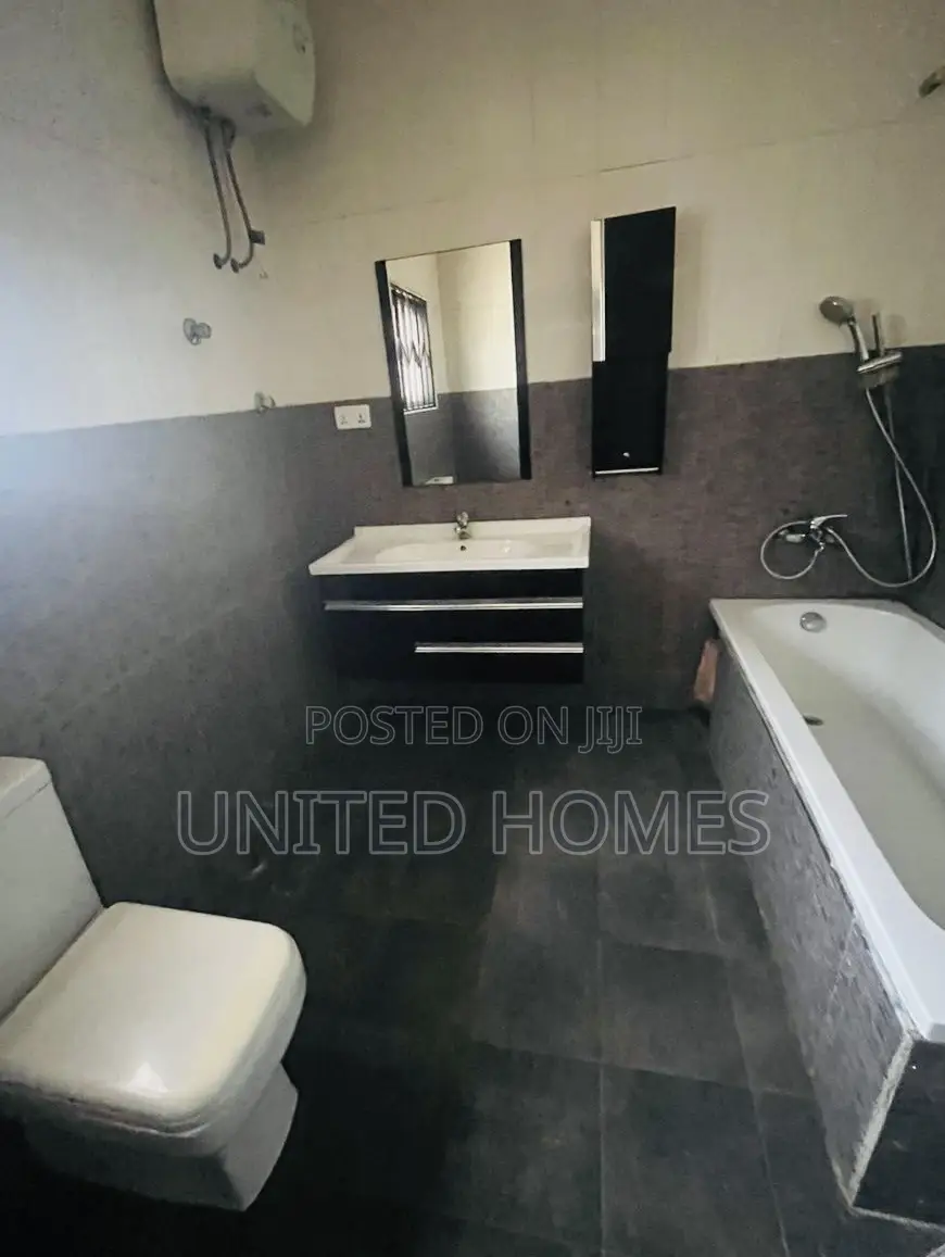 6bdrm House in Airport Residential Area for rent