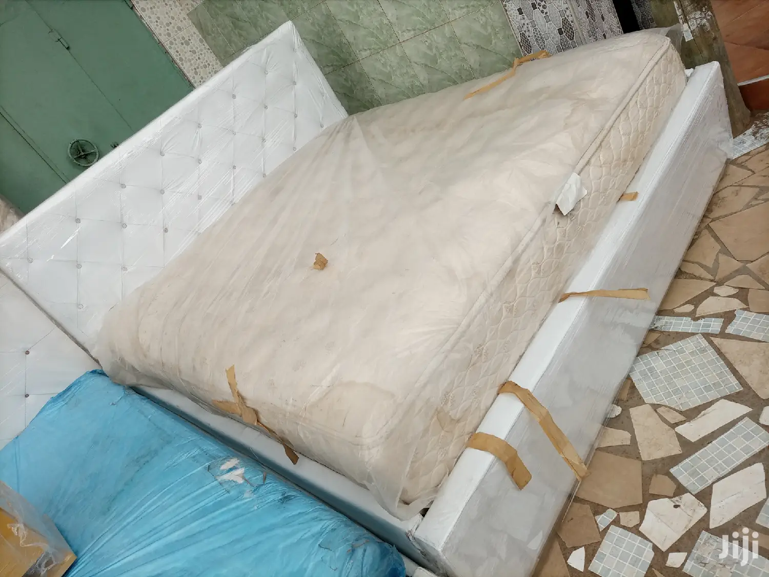 Kingsize Bed With Matress ❤🖤