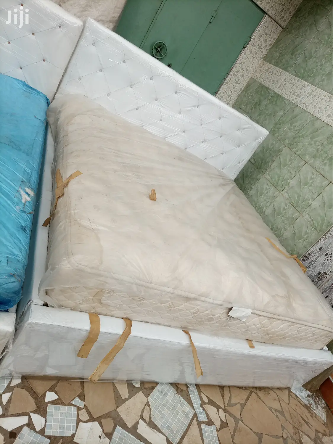 Kingsize Bed With Matress ❤🖤