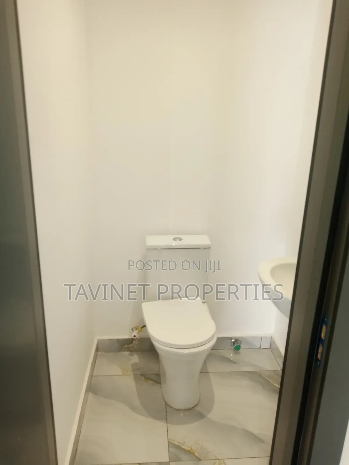 2bdrm Townhouse / Terrace in Ashaley Botwe for rent