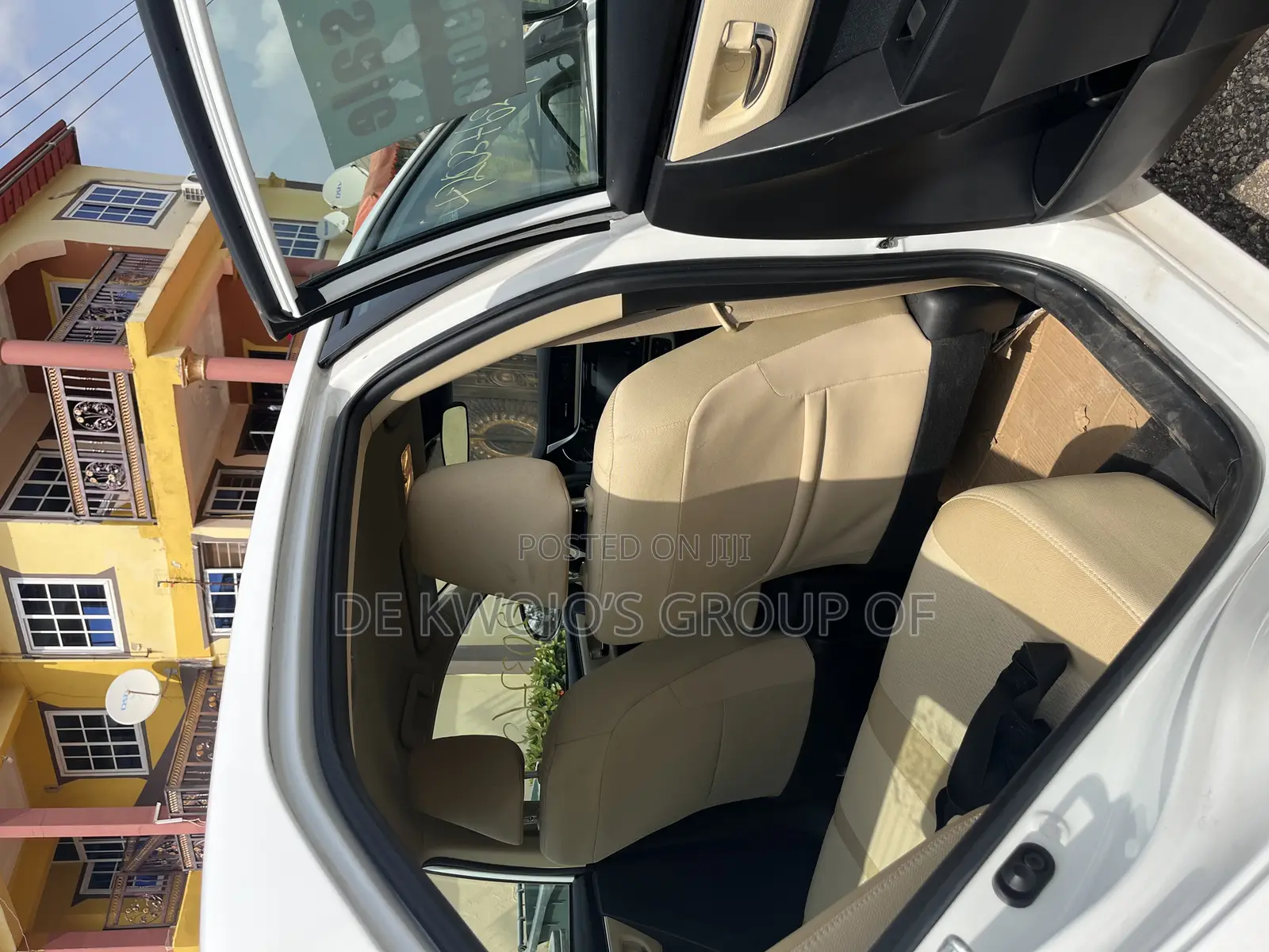 Toyota Corolla LE 4dr Sedan (1.8L 4cyl CVT) 2017 White