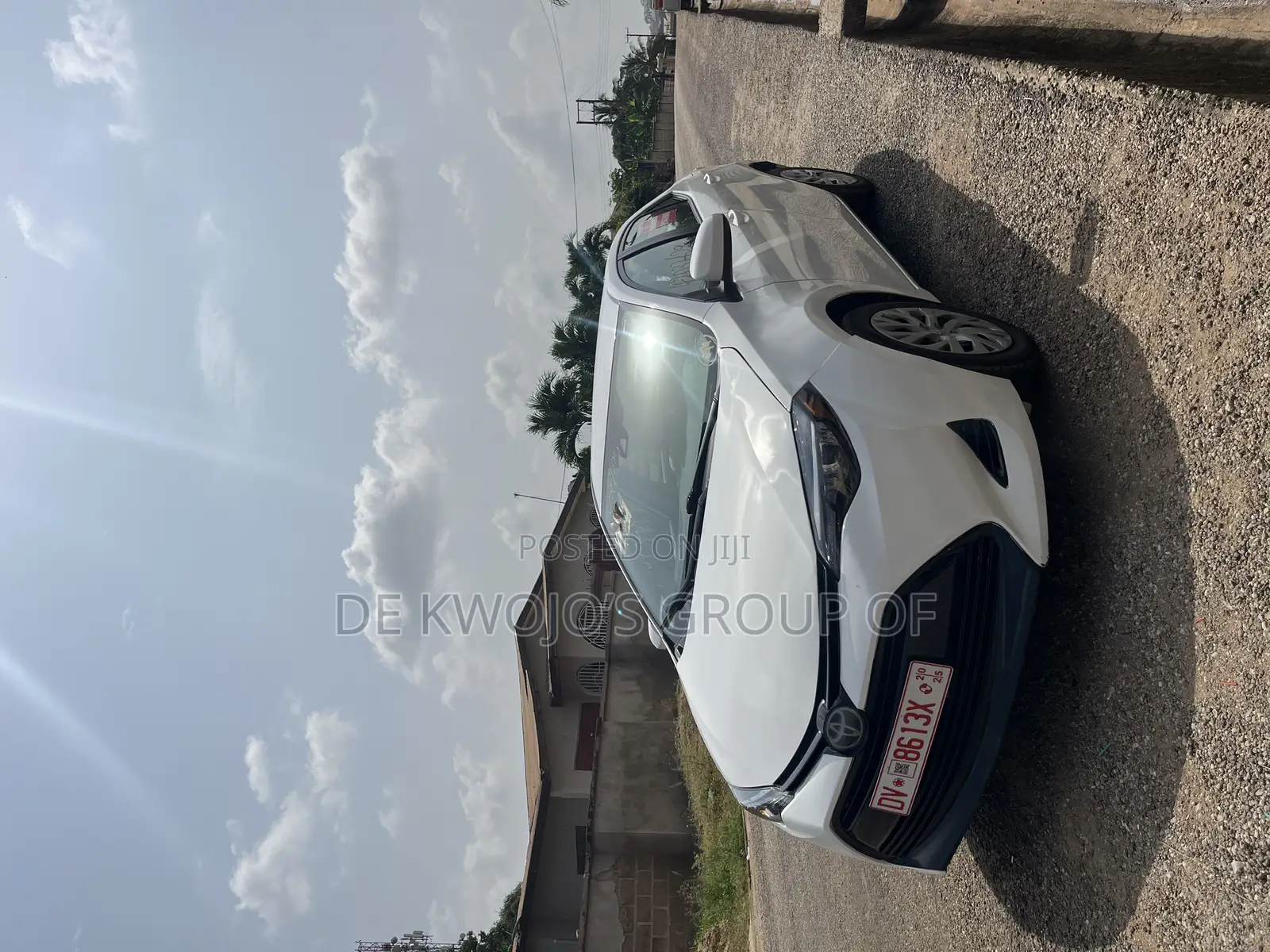 Toyota Corolla LE 4dr Sedan (1.8L 4cyl CVT) 2017 White