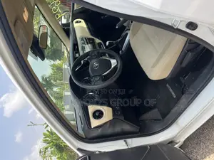 Toyota Corolla LE 4dr Sedan (1.8L 4cyl CVT) 2017 White