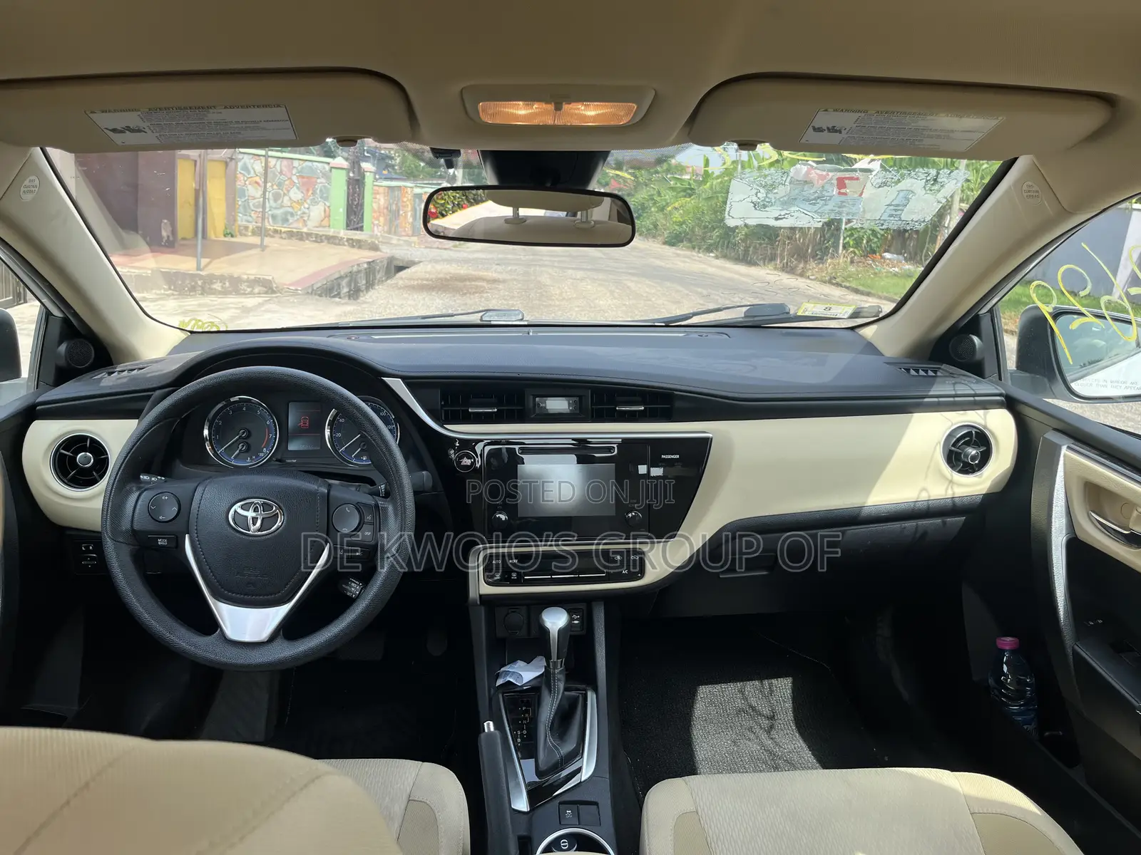 Toyota Corolla LE 4dr Sedan (1.8L 4cyl CVT) 2017 White