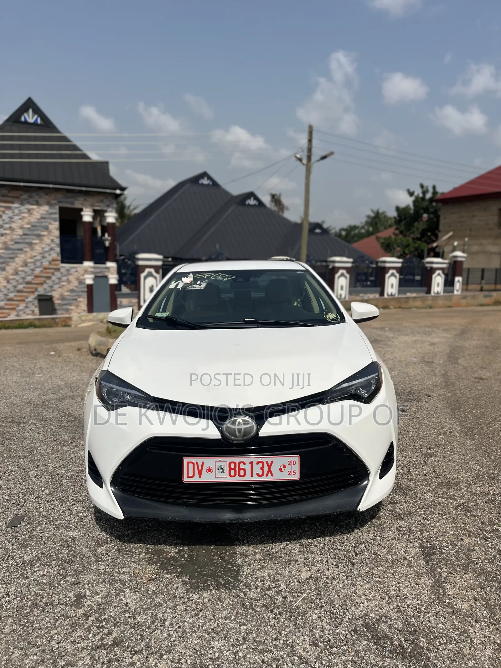 Toyota Corolla LE 4dr Sedan (1.8L 4cyl CVT) 2017 White