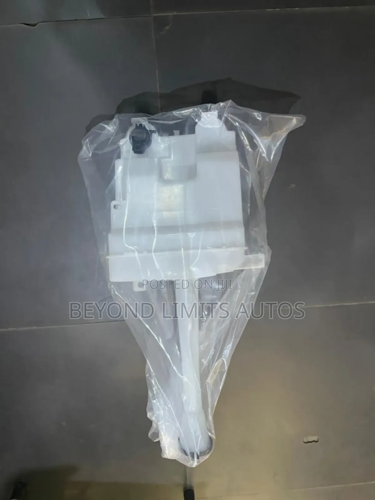 Toyota 2009,2010,2011,2012,2013 Wiper Wash Bottle/Container