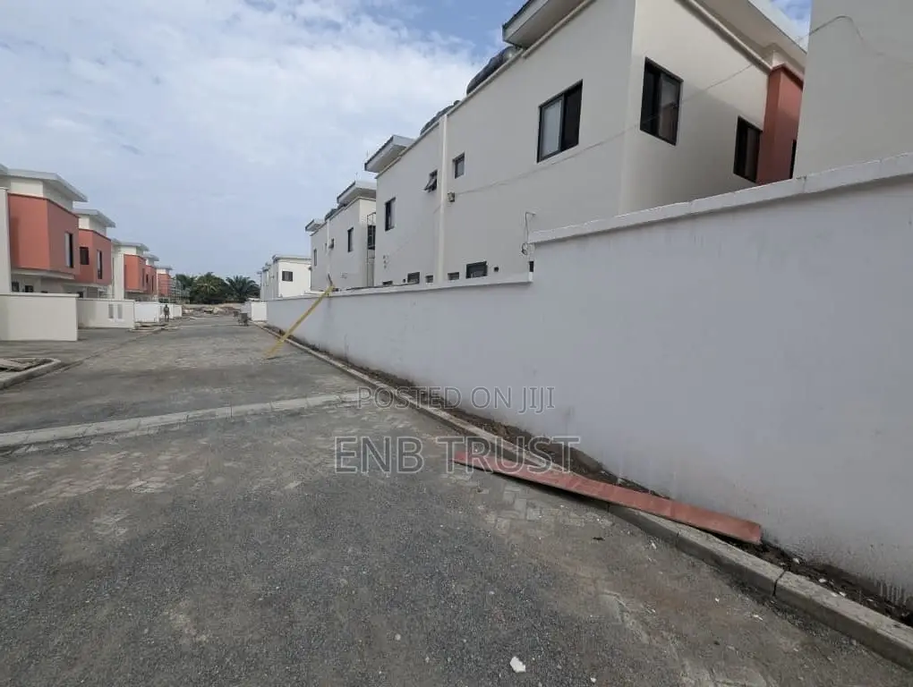 3bdrm Duplex in Cfc Estate for sale
