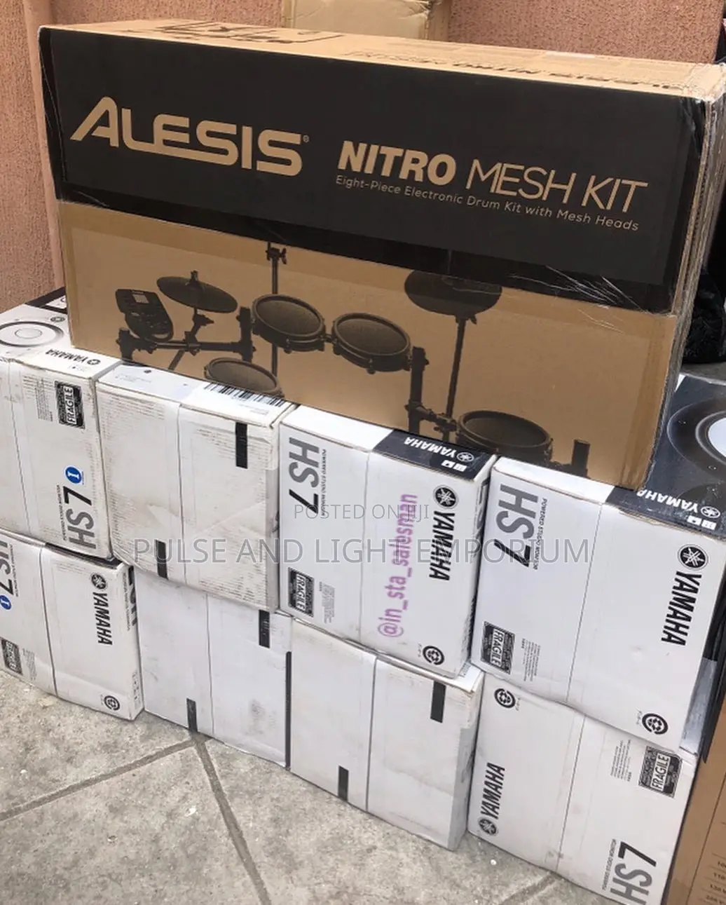 Yamaha Hs7 Inch Powered Studio Monitor Pair - Black