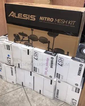 Yamaha Hs7 Inch Powered Studio Monitor Pair - Black