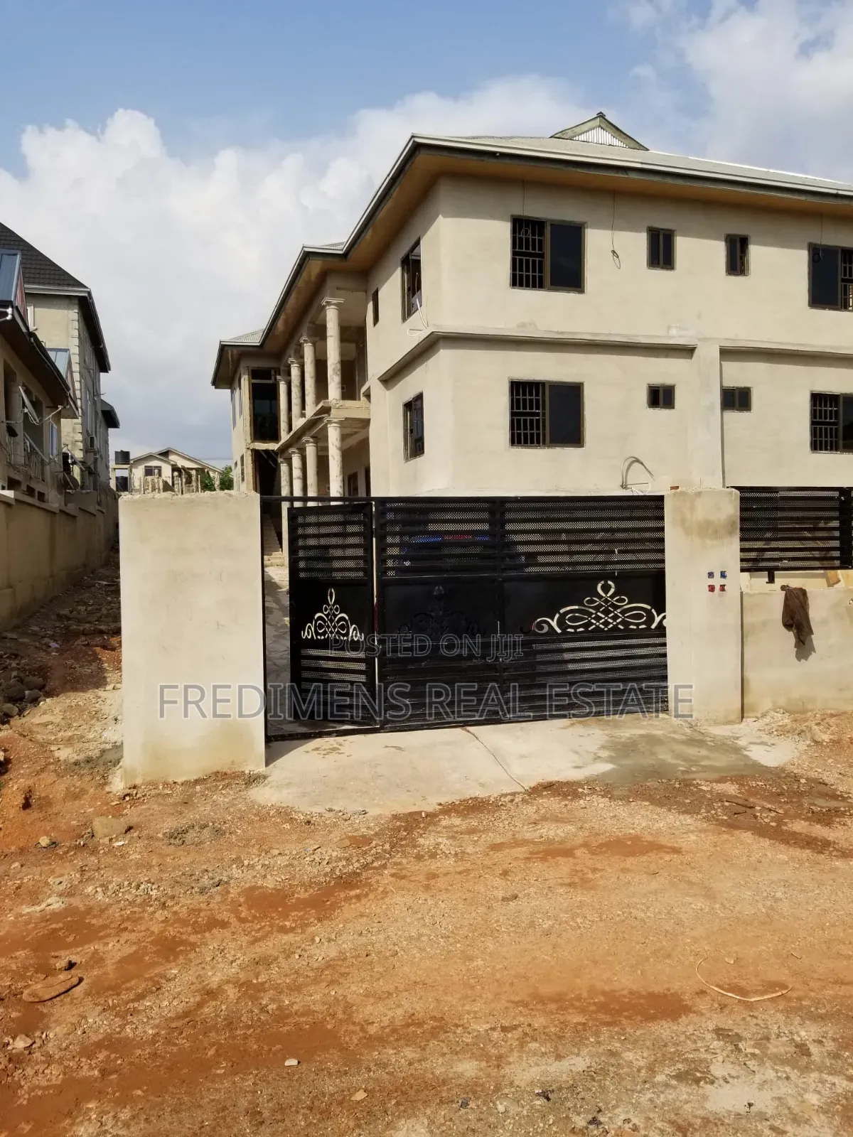 12bdrm Apartment in Fredimens Real, Kumasi Metropolitan for sale