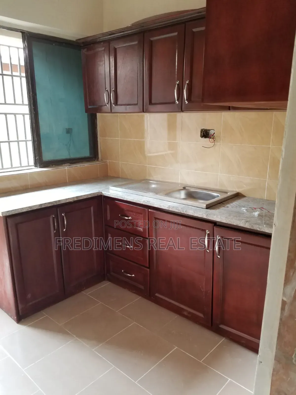 12bdrm Apartment in Fredimens Real, Kumasi Metropolitan for sale