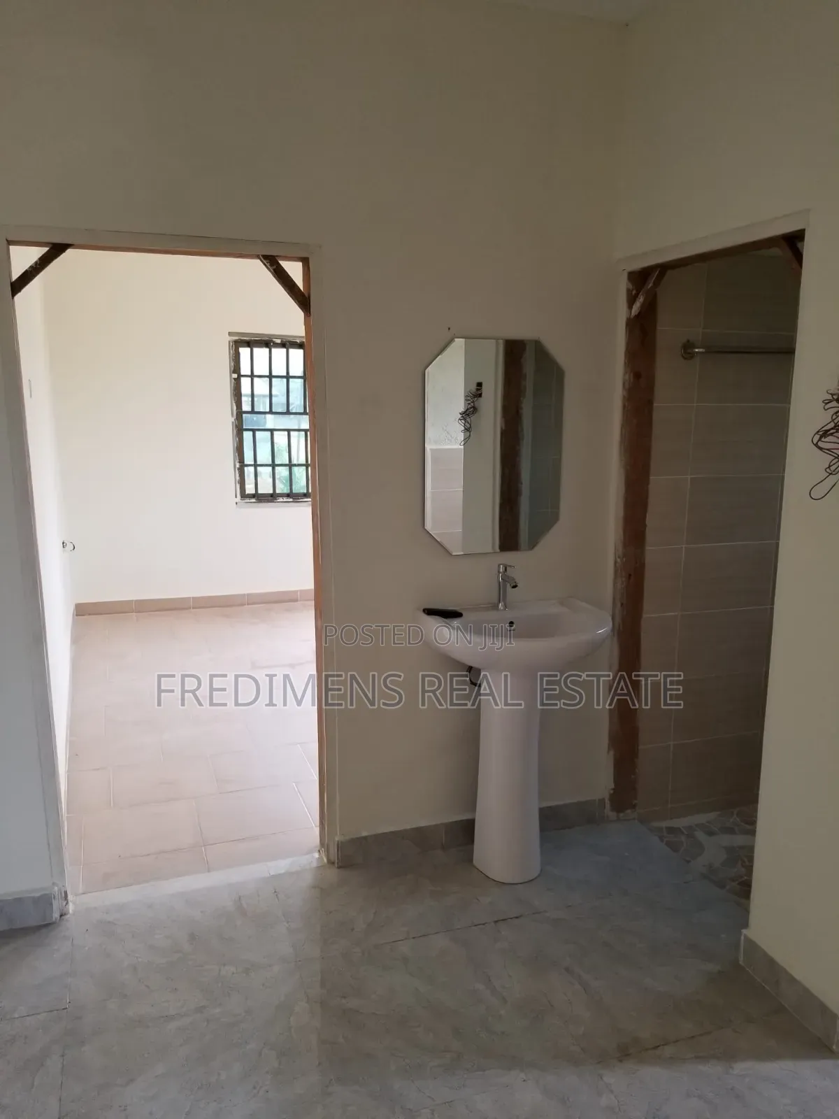 12bdrm Apartment in Fredimens Real, Kumasi Metropolitan for sale