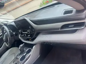 Toyota Highlander Limited FWD 2023 Gray
