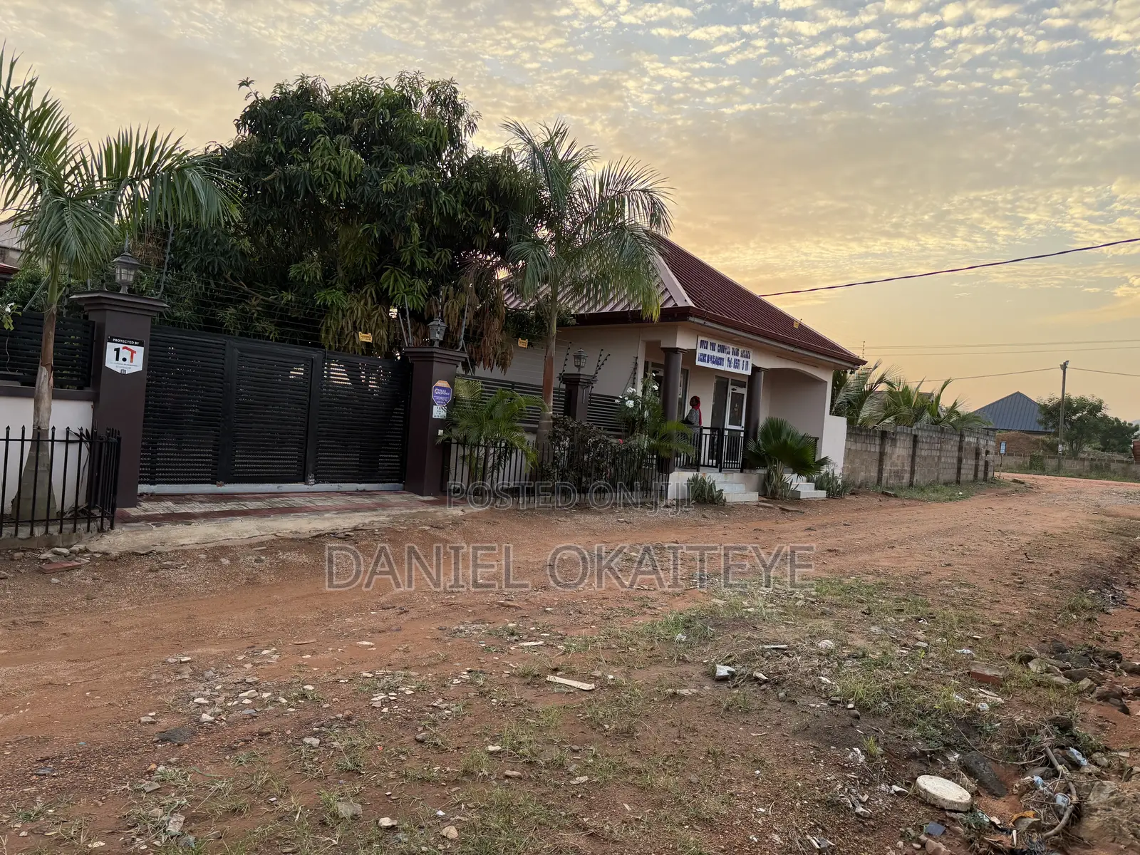 Furnished 5bdrm Mansion in Oyibi, Valley View Area for sale