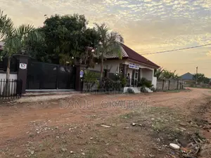Furnished 5bdrm Mansion in Oyibi, Valley View Area for sale