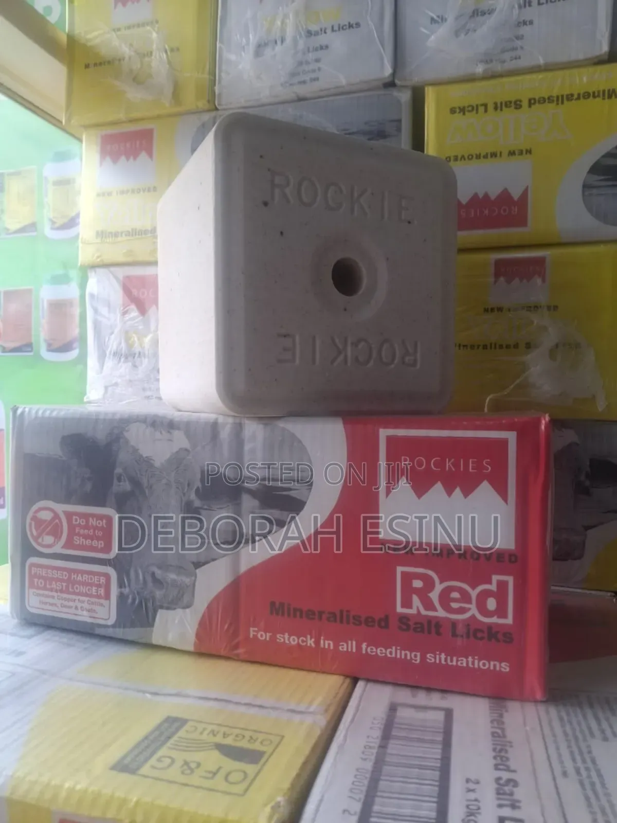 Red Mineral Salt Lick - 10kg Rockie Block