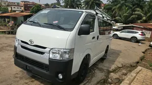 Toyota HiAce 2015 White