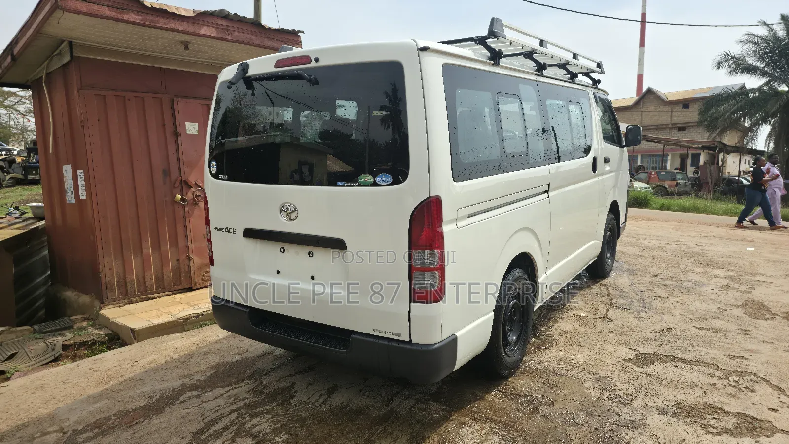Toyota HiAce 2015 White