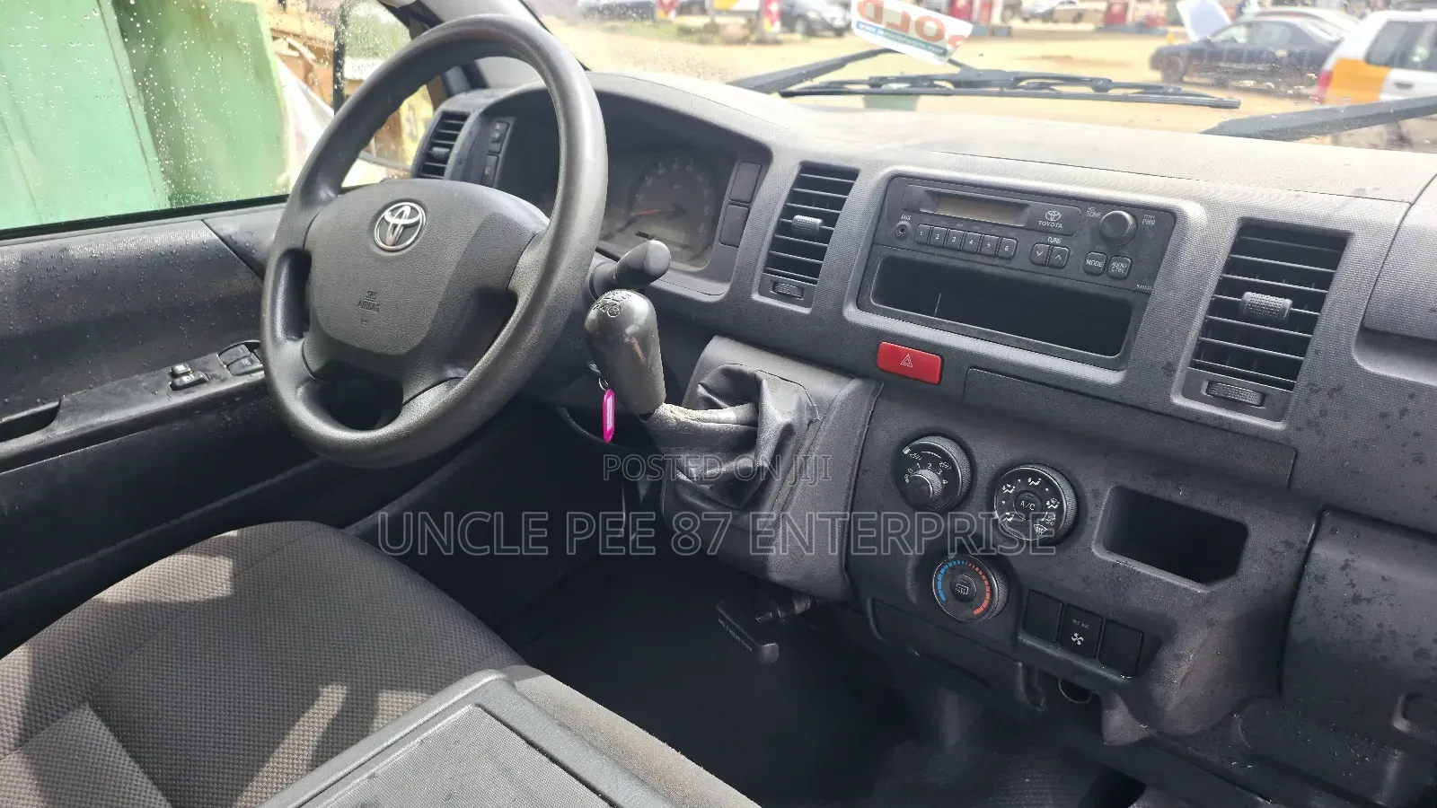 Toyota HiAce 2015 White