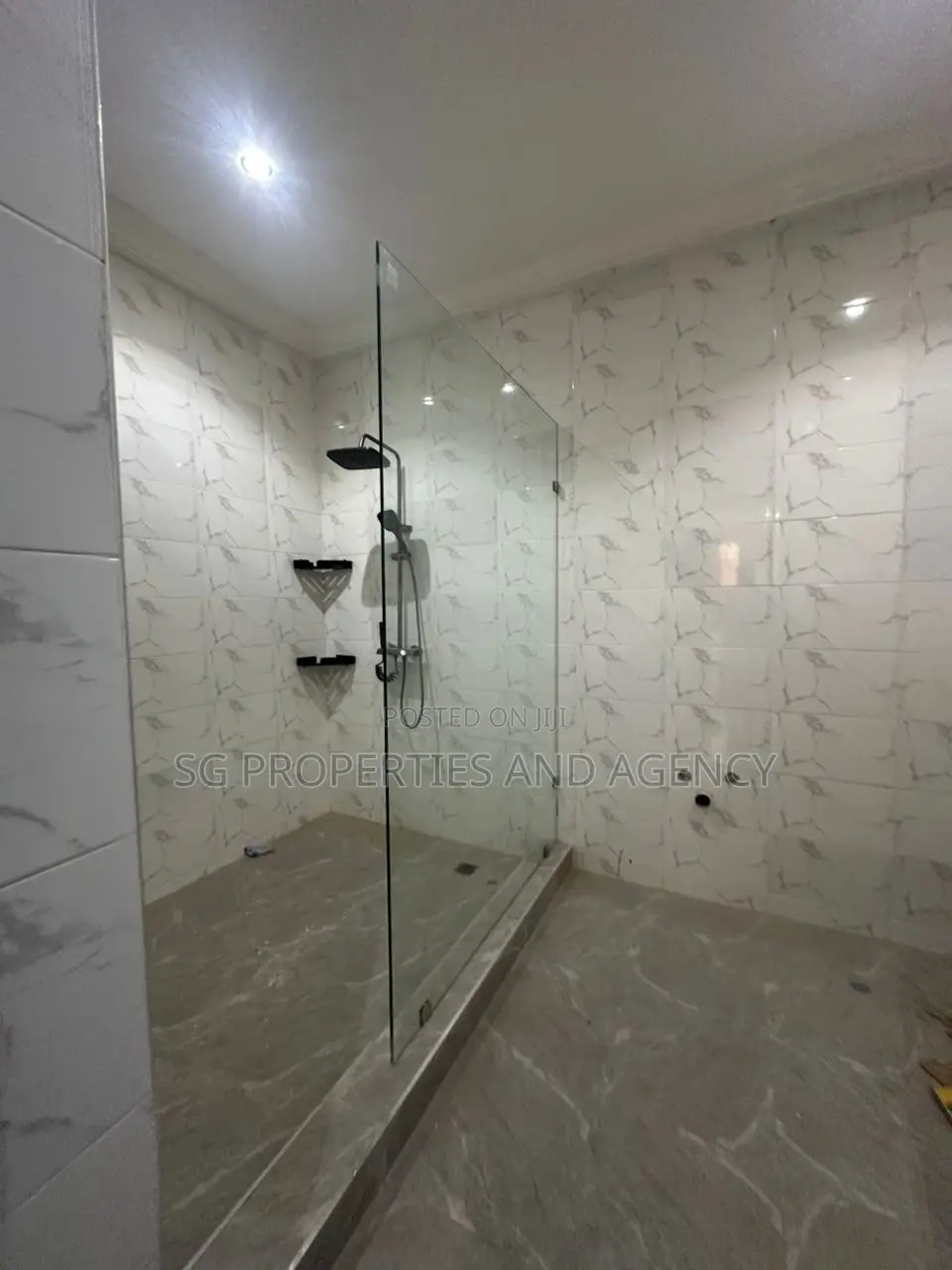 4bdrm House in Batsonaa, Baatsona Total for sale