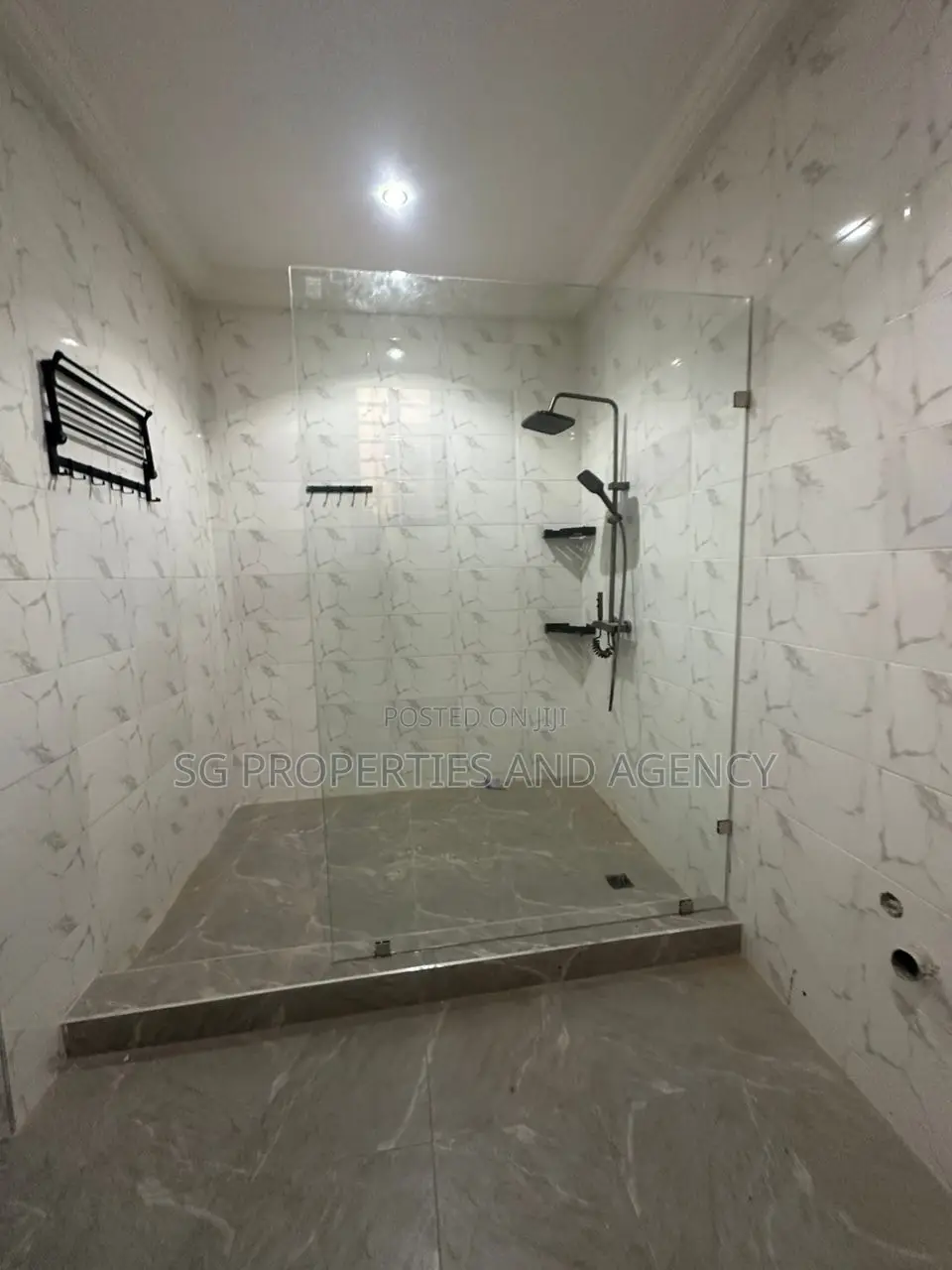 4bdrm House in Batsonaa, Baatsona Total for sale