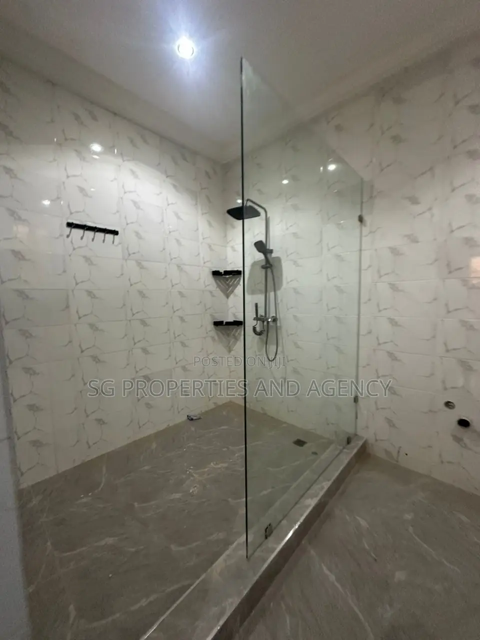4bdrm House in Batsonaa, Baatsona Total for sale